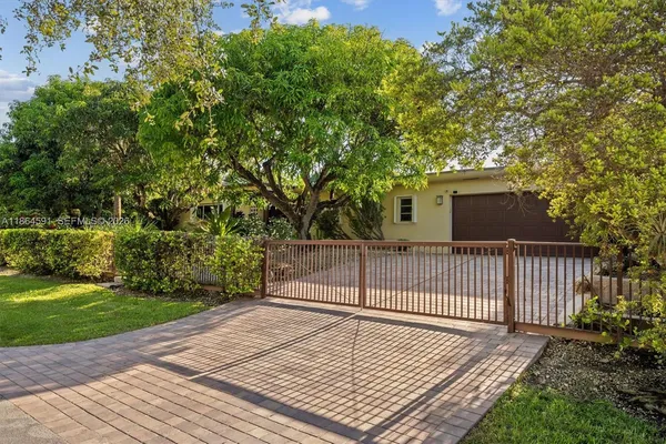 $950,000 | 17625 Southwest 91st Avenue, Palmetto Bay, FL 33157