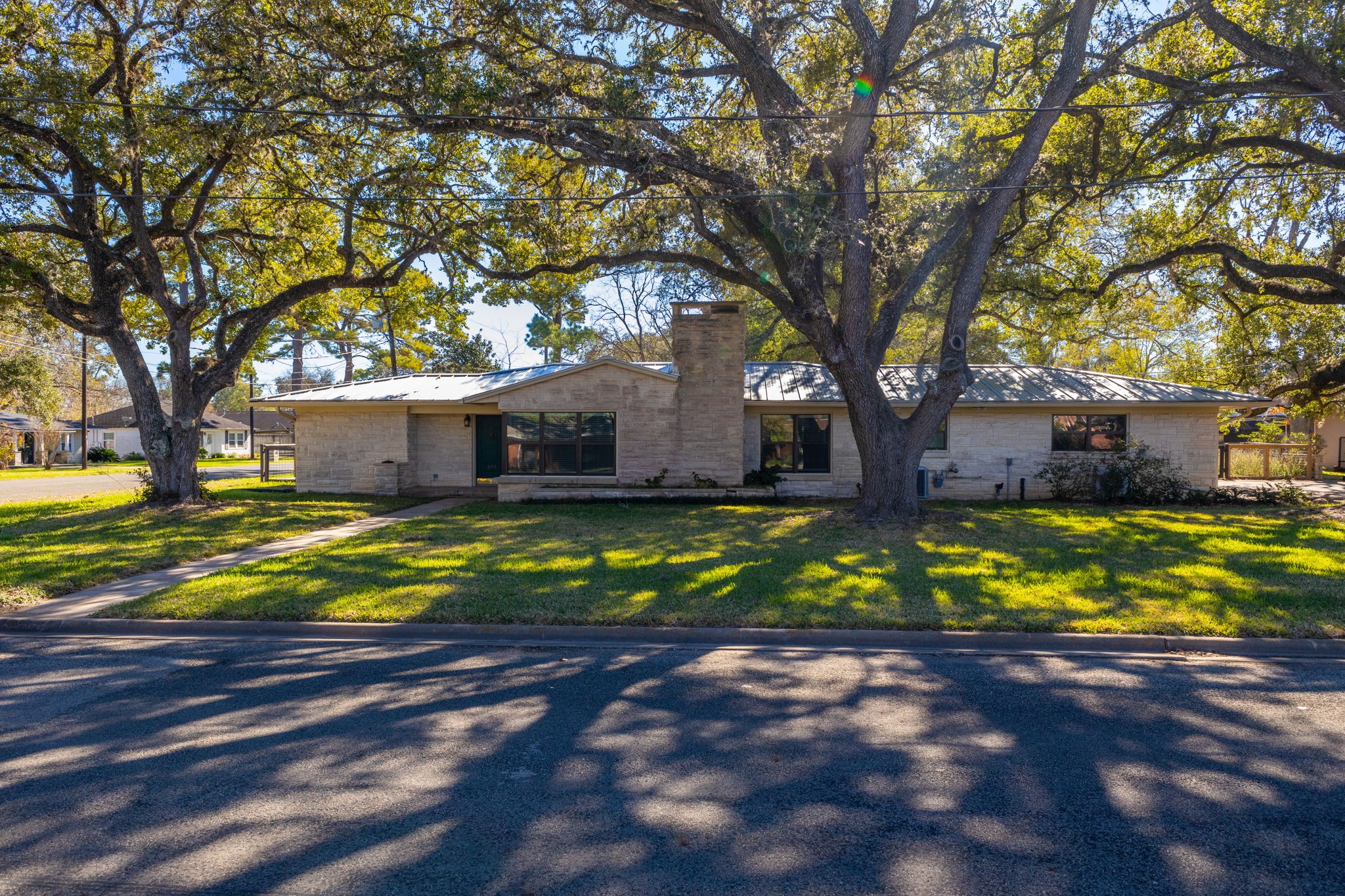 a view of a house with large trees
