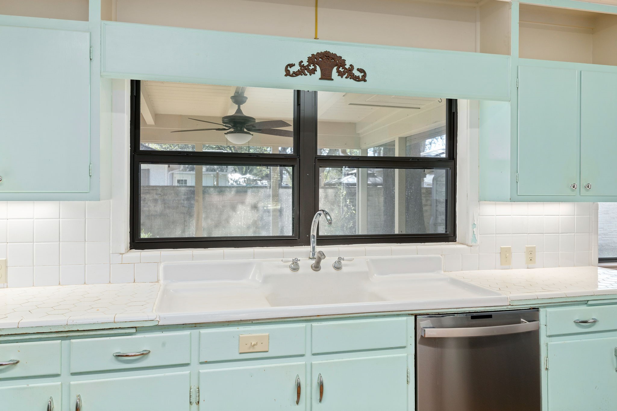 301 Bonham Street Columbus, TX 78934 - Photo 12 of 44 a sink with a window