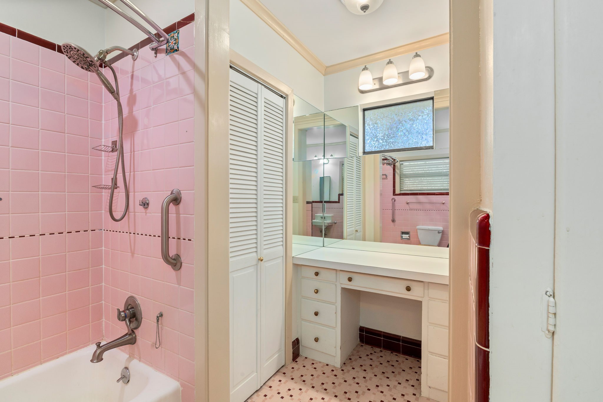 301 Bonham Street Columbus, TX 78934 - Photo 26 of 44 a bathroom with a sink a toilet and shower