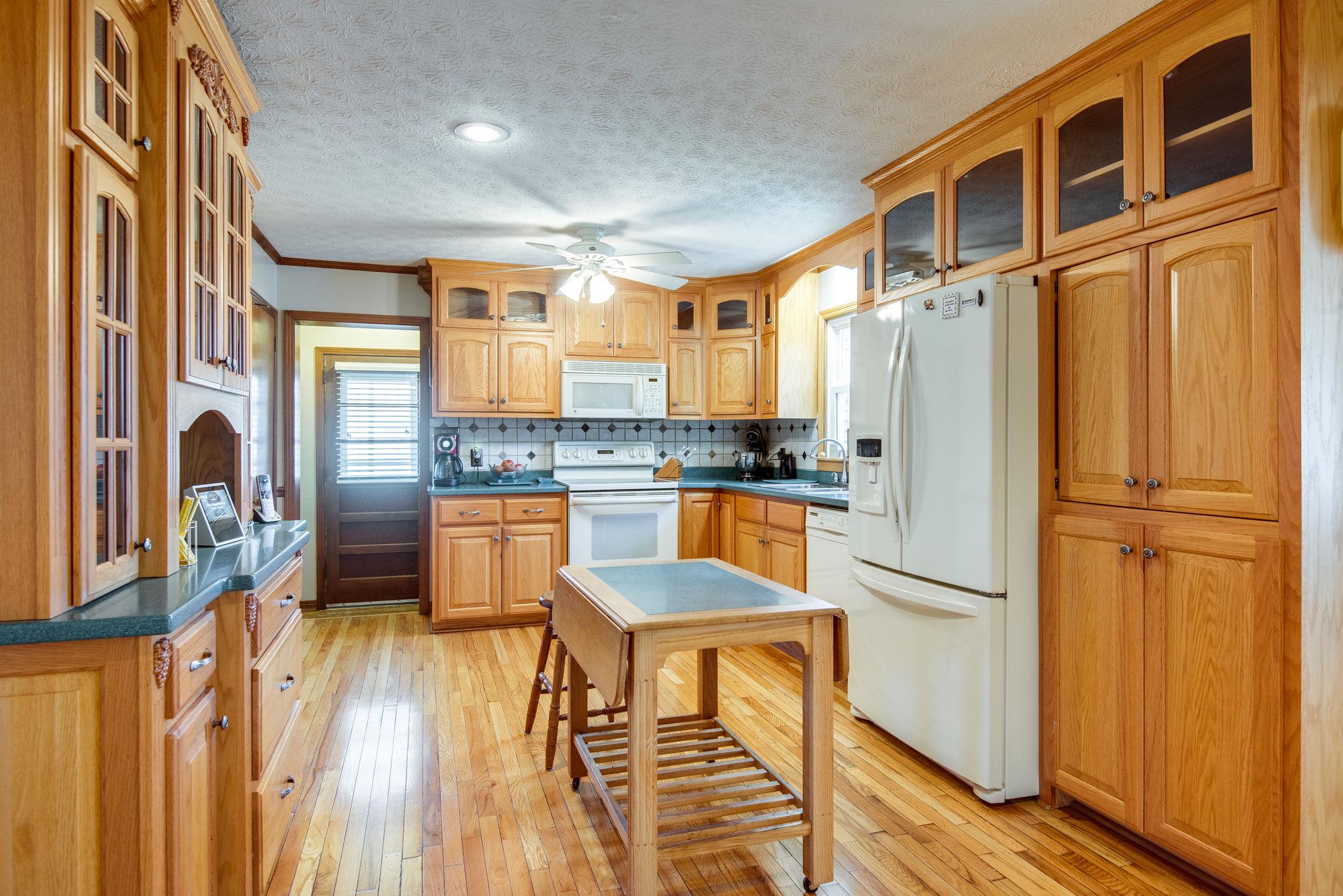 128 Robert Porter Road Dickson, TN 37055 - Photo 11 of 27 Plenty of Cabinet Storage