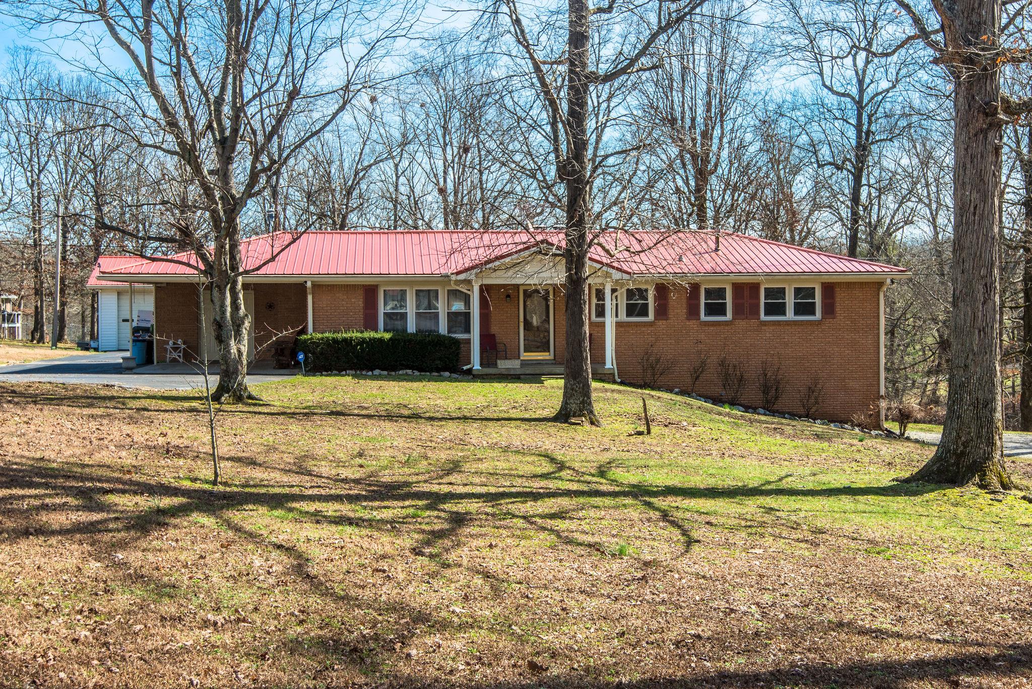 128 Robert Porter Road Dickson, TN 37055 - Photo 4 of 27 IMMACULATE CONDITION INSIDE & OUT