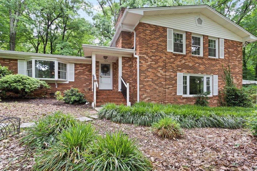 1024 Timber Lake Drive Charlotte, NC 28227 - Photo 2 of 34