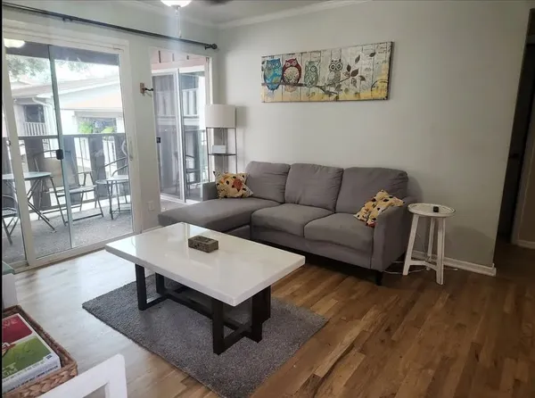 $1,800 | 1304 Summit Street, Unit 208, Austin, TX 78741