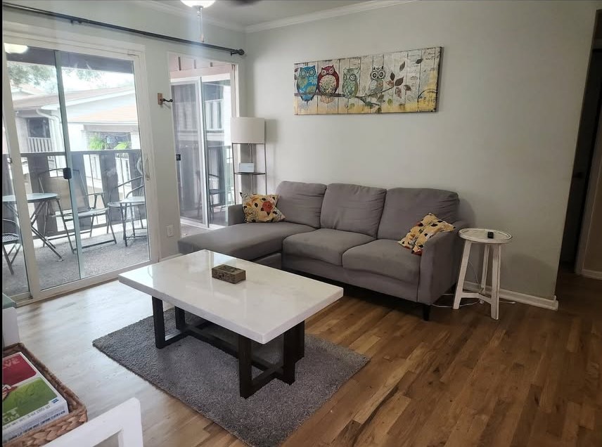 Welcome to 1304 Summit #208!

Cozy two bedroom condo that comes FULLY FURNISHED AND ALL UTILITIES PAID