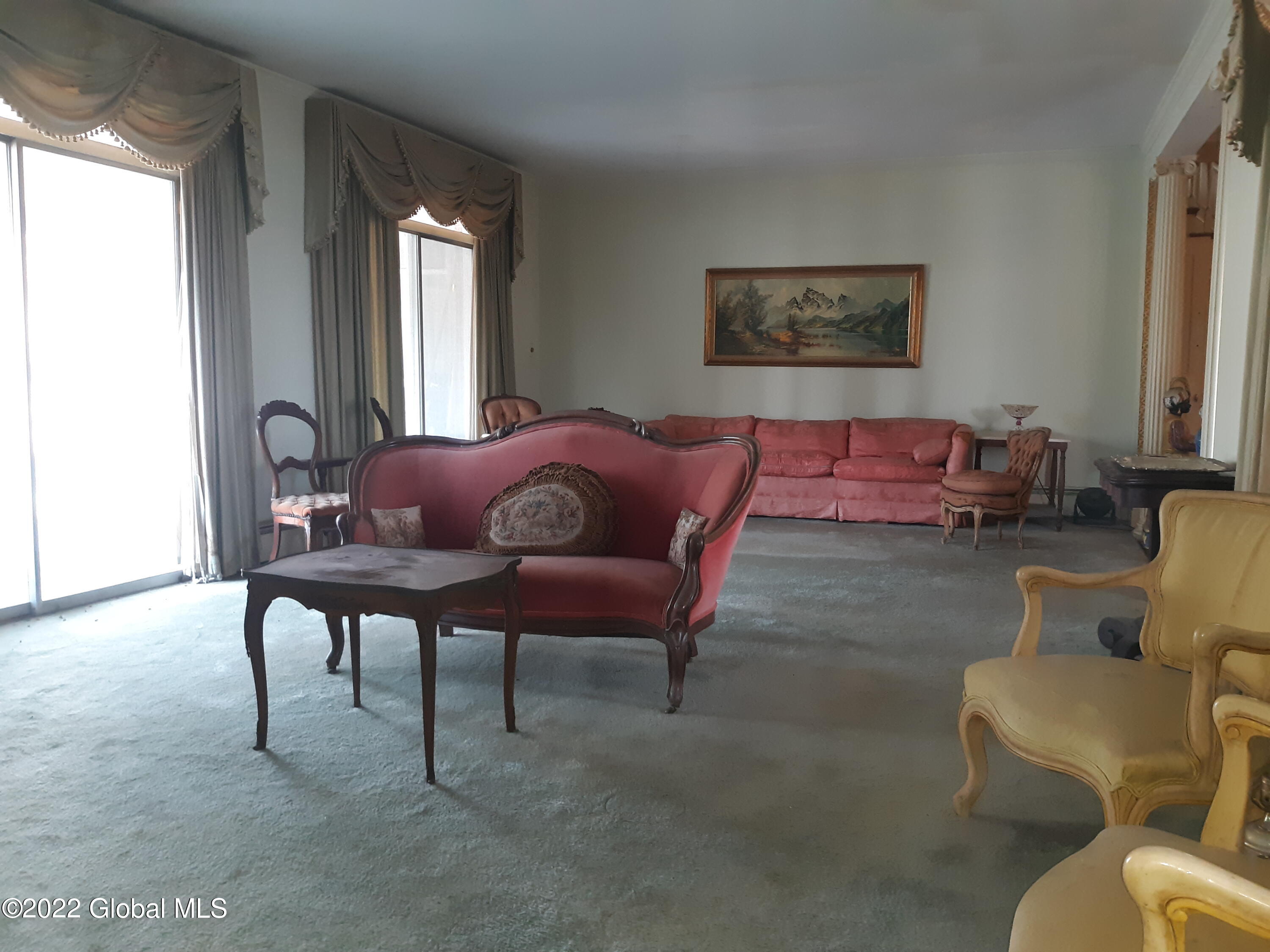 3186 Rosendale Road Niskayuna, NY 12309 - Photo 3 of 34 LR 2