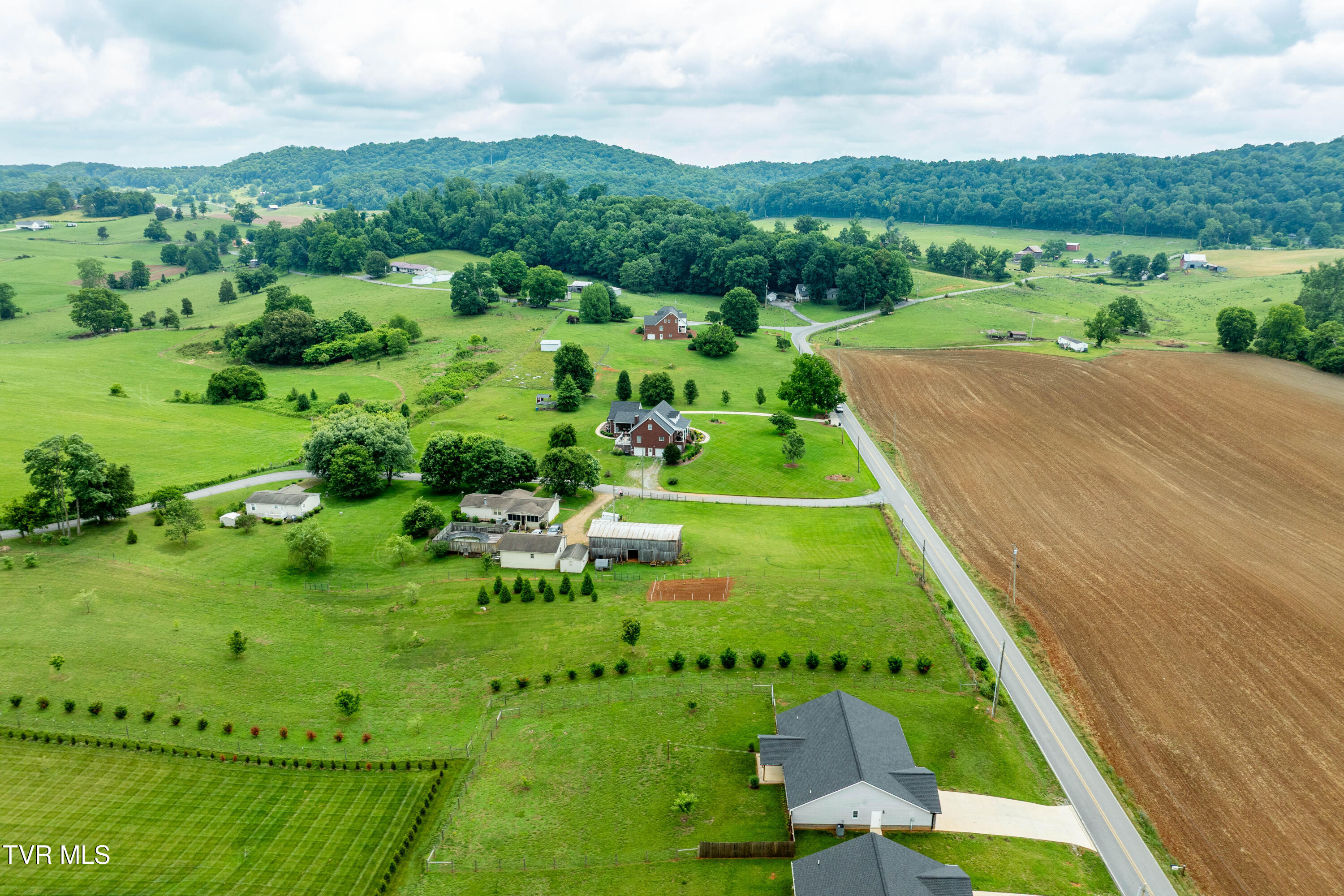 595 Pleasant Valley Road Jonesborough, TN 37659 - Photo 53 of 55 595 Pleasant Valley Road (11 of 72)