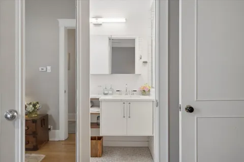 $650,000 | 445 West Fullerton Parkway, Unit 2E, Chicago, IL 60614