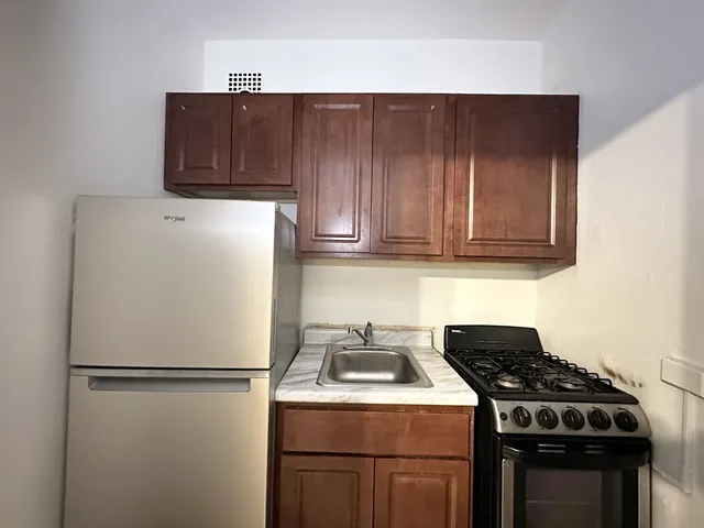 $1,495 | 434 West Wellington Avenue, Unit 304, Chicago, IL 60657