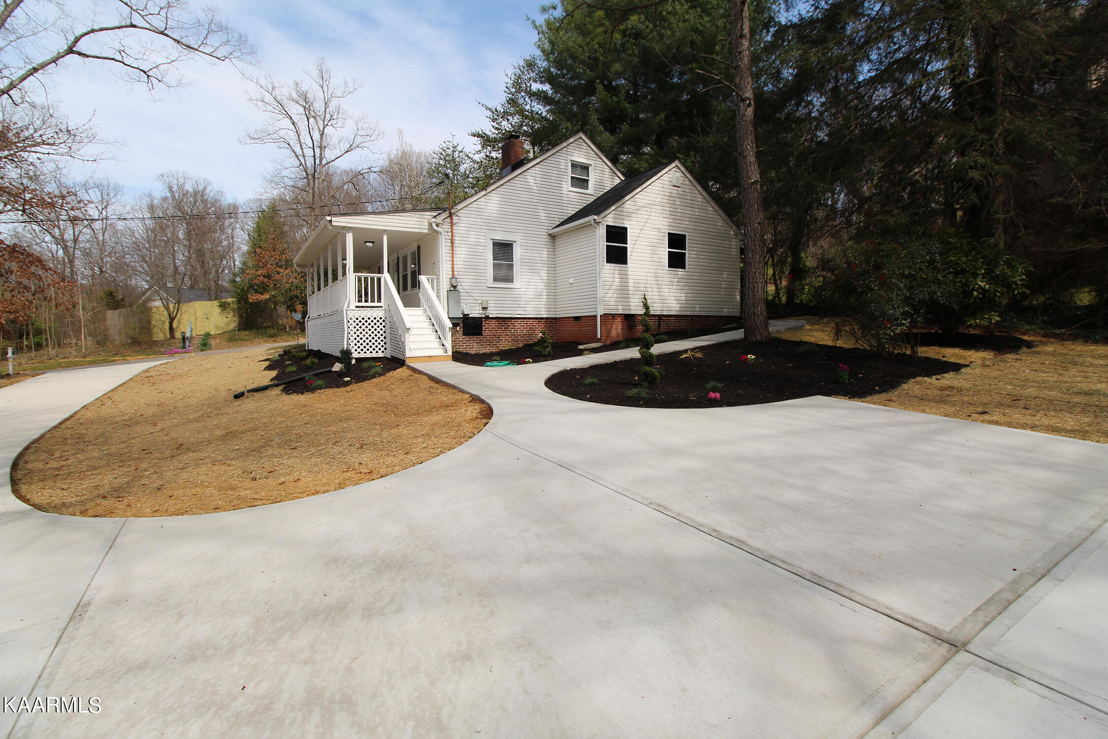 8964 Maple Ridge Lane Knoxville, TN 37923 - Photo 3 of 34 IMG_3618