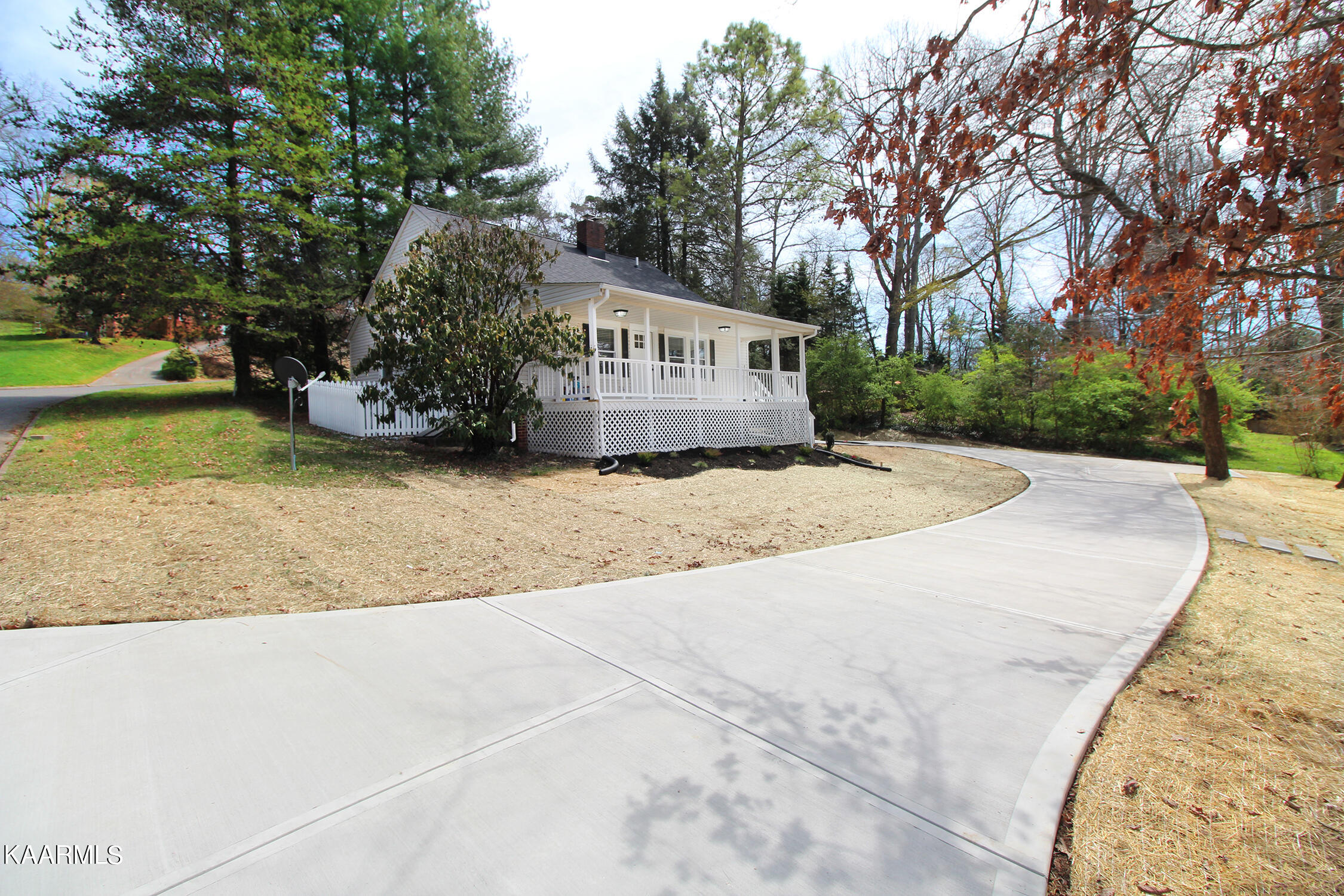 8964 Maple Ridge Lane Knoxville, TN 37923 - Photo 4 of 34 IMG_3623