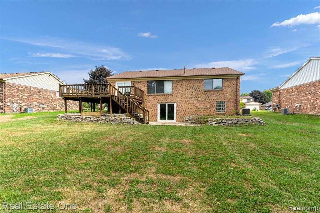 267 Slade Court Rochester Hills, MI 48307 - Photo 2 of 25