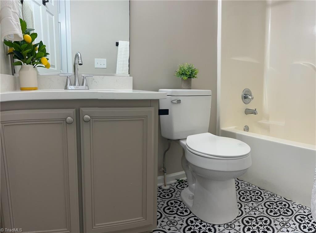 6148 Tory Court High Point, NC 27265 - Photo 12 of 28 Hallbath