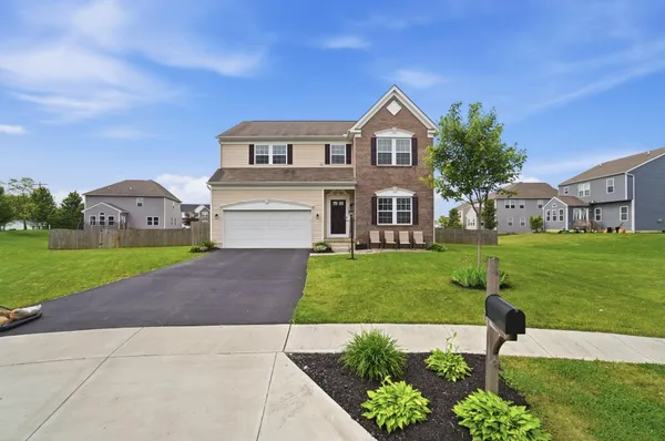 $450,000 | 1462 Hoovler Way, Pataskala, OH 43062