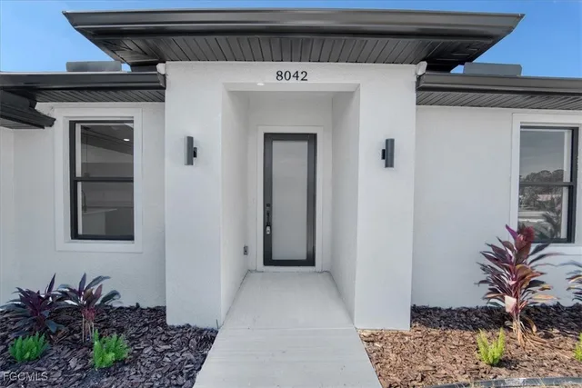 a view of a entryway of the house