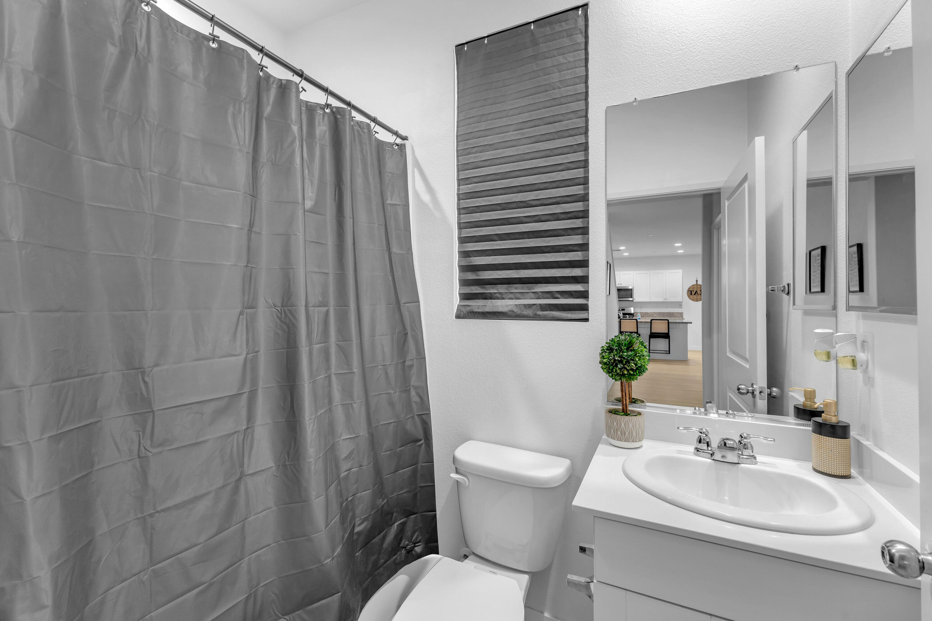 83920 Pyramid Rnch Drive Coachella, CA 92236 - Photo 13 of 28 1st floor bathroom