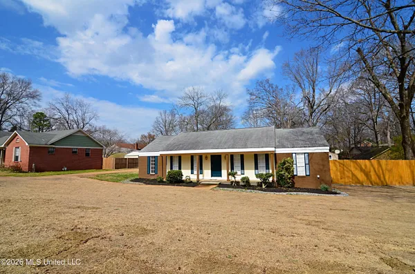 $359,900 | 4490 Big Horn Drive North, Nesbit, MS 38651
