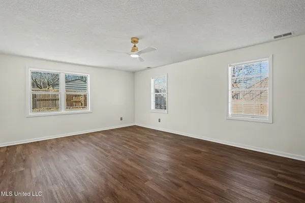 $359,900 | 4490 Big Horn Drive North, Nesbit, MS 38651