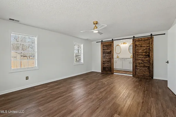 $359,900 | 4490 Big Horn Drive North, Nesbit, MS 38651
