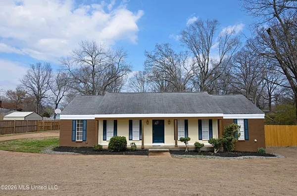 $359,900 | 4490 Big Horn Drive North, Nesbit, MS 38651