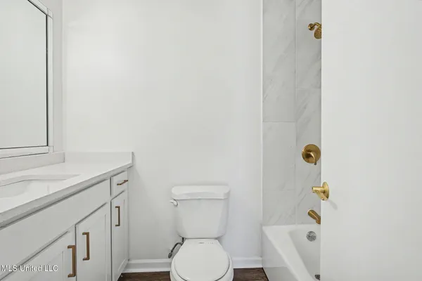 $359,900 | 4490 Big Horn Drive North, Nesbit, MS 38651