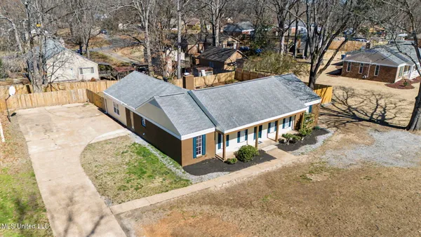 $359,900 | 4490 Big Horn Drive North, Nesbit, MS 38651