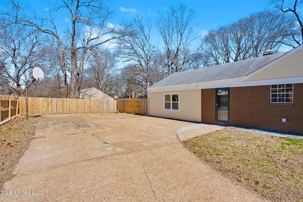 $359,900 | 4490 Big Horn Drive North, Nesbit, MS 38651