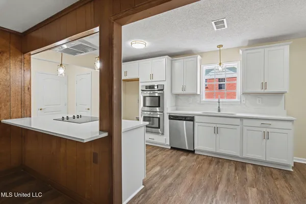 $359,900 | 4490 Big Horn Drive North, Nesbit, MS 38651