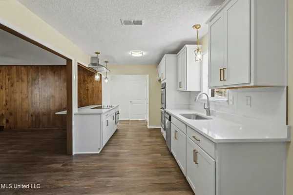 $359,900 | 4490 Big Horn Drive North, Nesbit, MS 38651