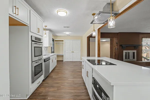 $359,900 | 4490 Big Horn Drive North, Nesbit, MS 38651