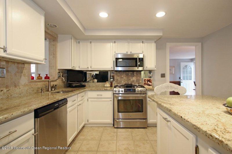 663 Adelphia Road Freehold, NJ 07728 - Photo 11 of 39 167271560_6IgQwHXG