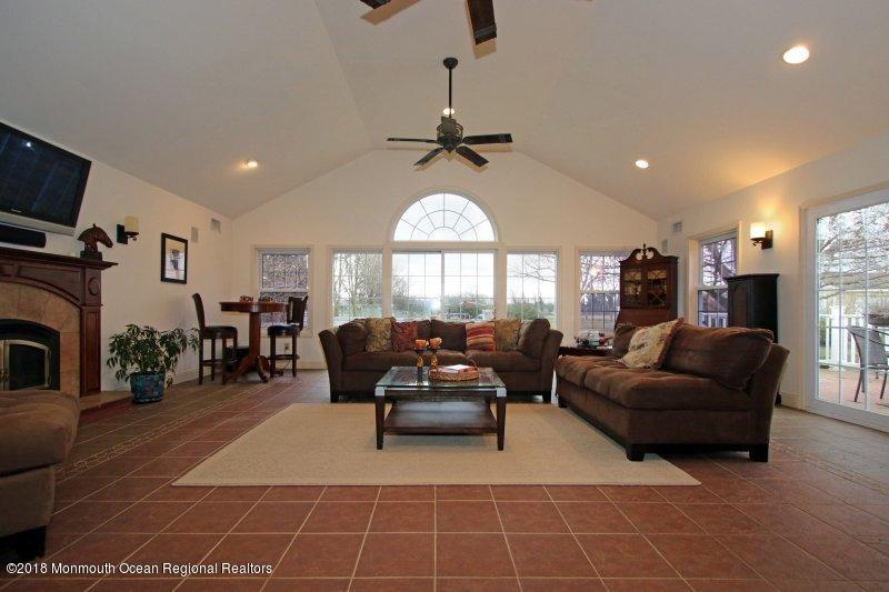 663 Adelphia Road Freehold, NJ 07728 - Photo 12 of 39 167271563_21gZvaL5
