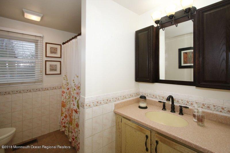 663 Adelphia Road Freehold, NJ 07728 - Photo 21 of 39 167271571_QY35wBJv