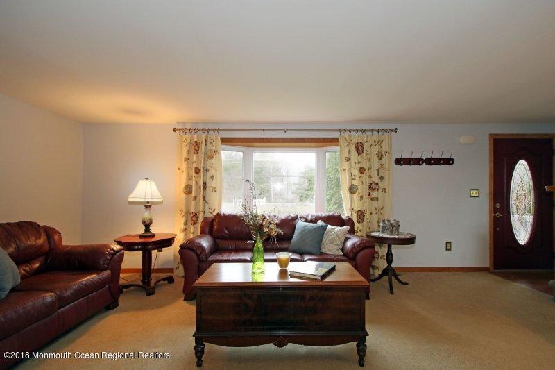 663 Adelphia Road Freehold, NJ 07728 - Photo 7 of 39 167271554_dgj413Wc