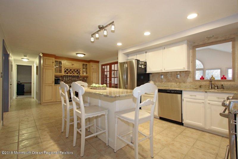 663 Adelphia Road Freehold, NJ 07728 - Photo 10 of 39 167271558_0ZRtTdgP