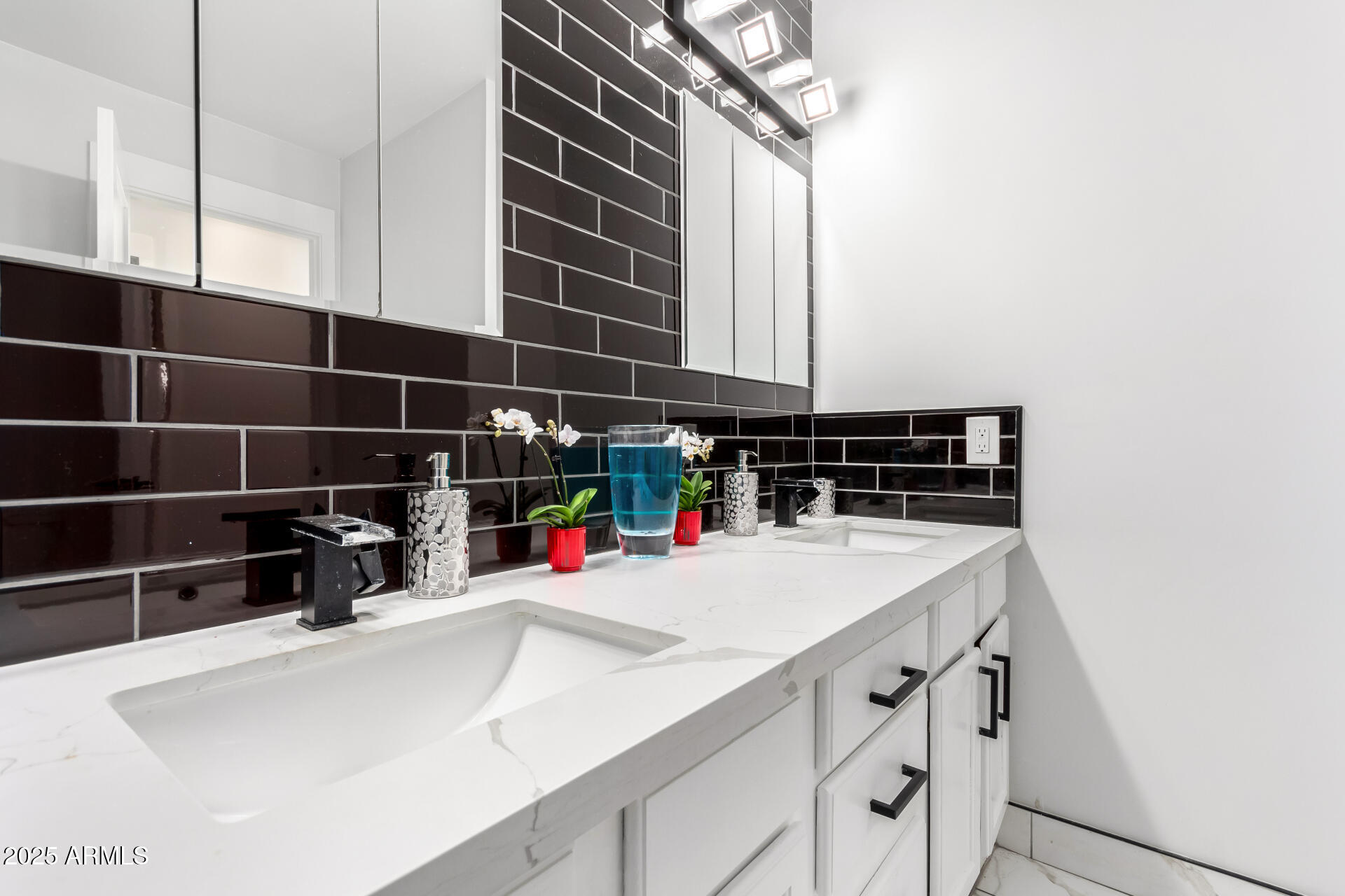 2037 East Riviera Drive Tempe, AZ 85282 - Photo 23 of 45 27- Riviera