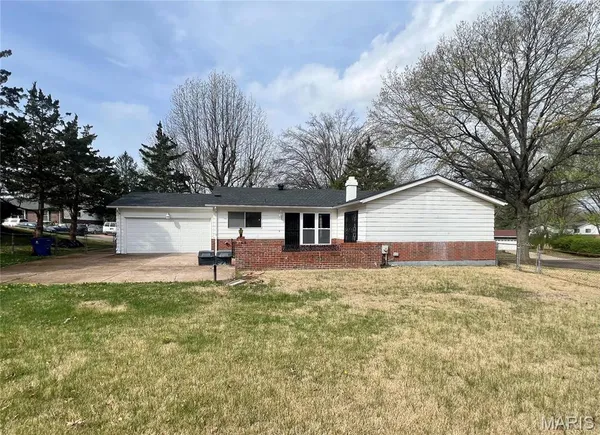 $275,000 | 11760 Sheffield Drive, Florissant, MO 63033