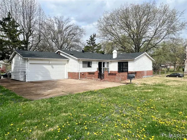$275,000 | 11760 Sheffield Drive, Florissant, MO 63033