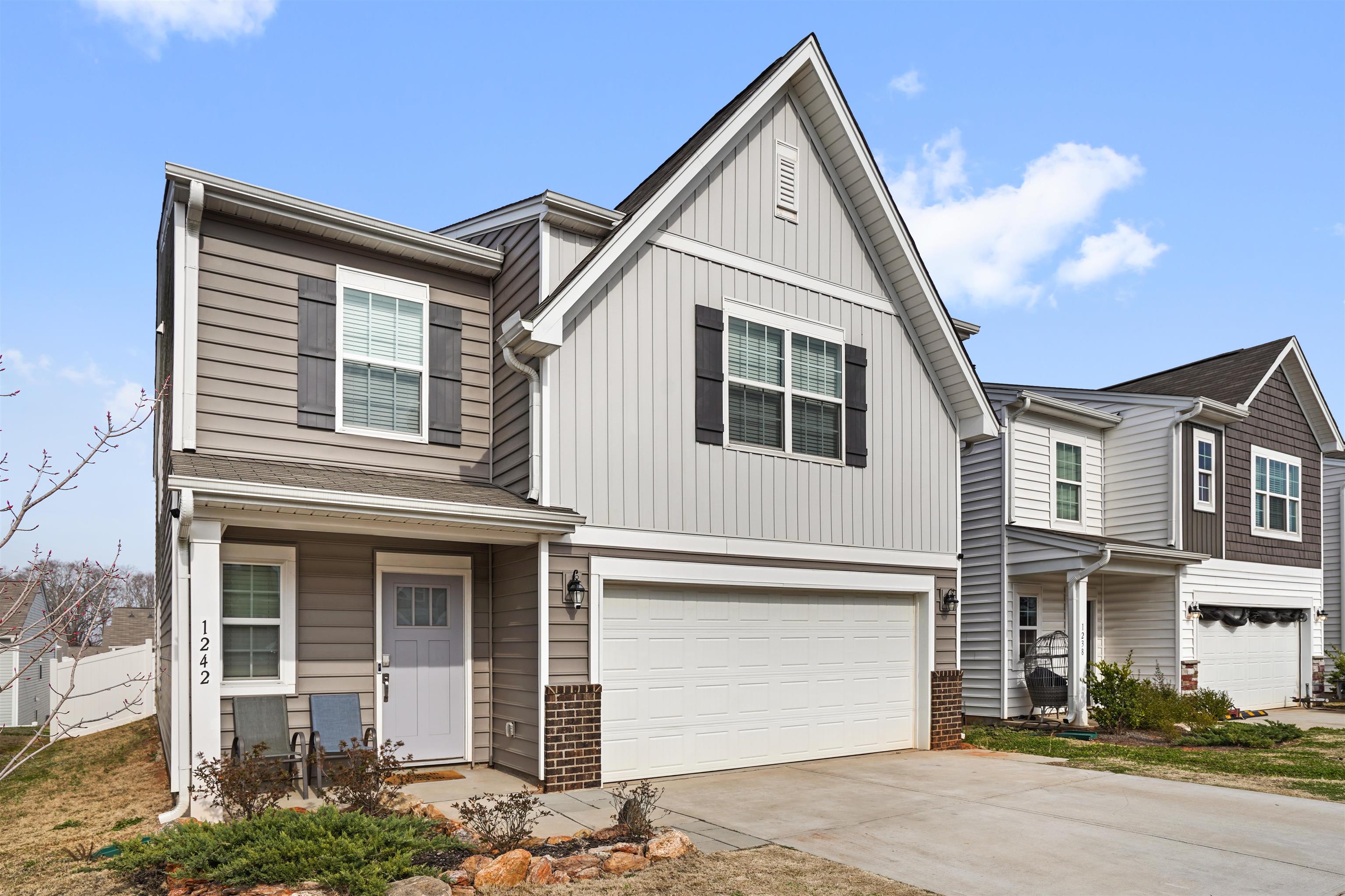 1242 Kilead Court Boiling Springs, SC 29316 - Photo 4 of 48