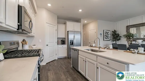 $2,995 | 1083 Meadowlark Drive, Fogelsville, PA 18051