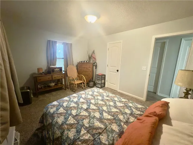 $240,000 | 16020 South 1200th Road, Nevada, MO 64772