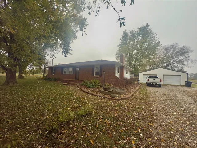 $240,000 | 16020 South 1200th Road, Nevada, MO 64772