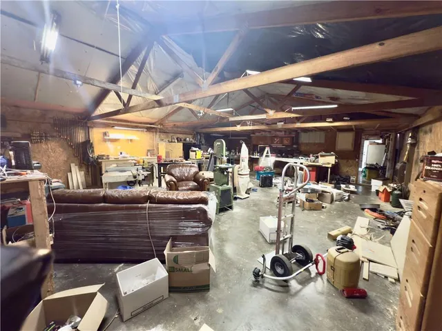 $240,000 | 16020 South 1200th Road, Nevada, MO 64772