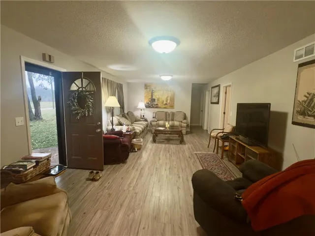 $240,000 | 16020 South 1200th Road, Nevada, MO 64772