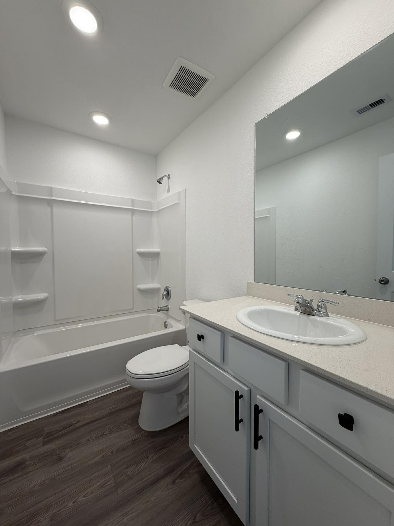 9807 Keystone Meadows Baytown, TX 77521 - Photo 30 of 44 2nd Bathroom Upstairs