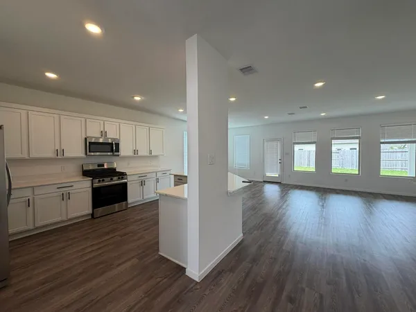 $2,750 | 9807 Keystone Meadows, Baytown, TX 77521