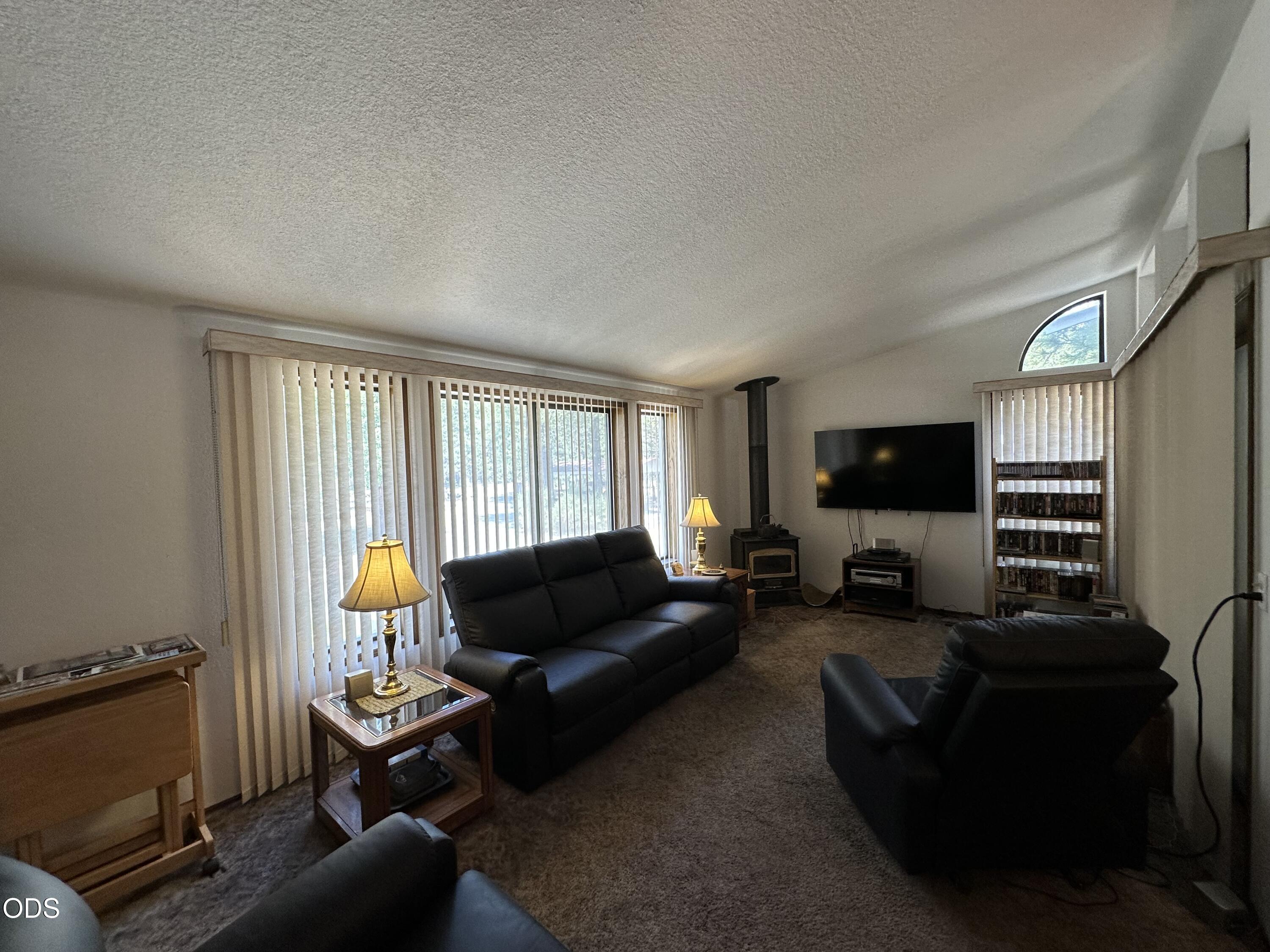 15531 Federal Road La Pine, OR 97739 - Photo 3 of 32