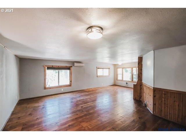 30749 Southwest Larson Road Lebanon, OR 97355 - Photo 5 of 32 Gallery Image 5