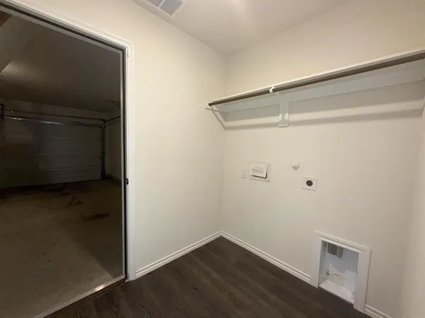 $230,000 | 3303 Knoll Drive, Ennis, TX 75119