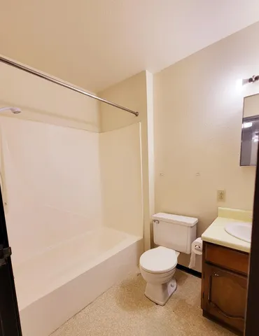 $1,034 | 524 North Grant Street, Unit 11, Blue Earth, MN 56013